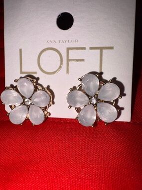 Loft pair of white rhinestone earrings in gt floral setting, 1” dia. NWT $30